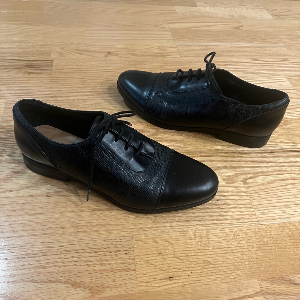 Clark’s Dress Oxford Shoes. Excellent condition. Sz 9.5